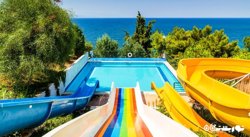 سرسره های مهیج استخر روباز هتل